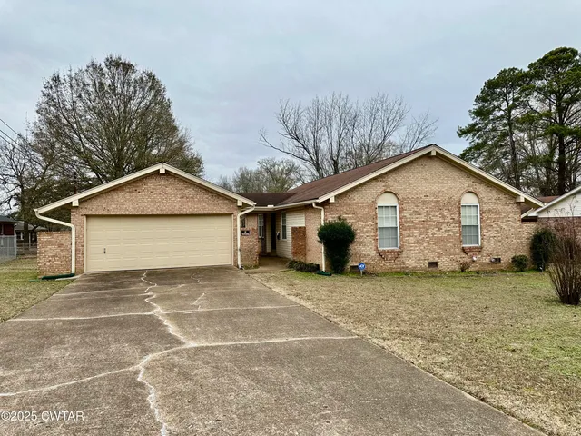 $215,000 | 16 Trailwood Drive, Jackson, TN 38301