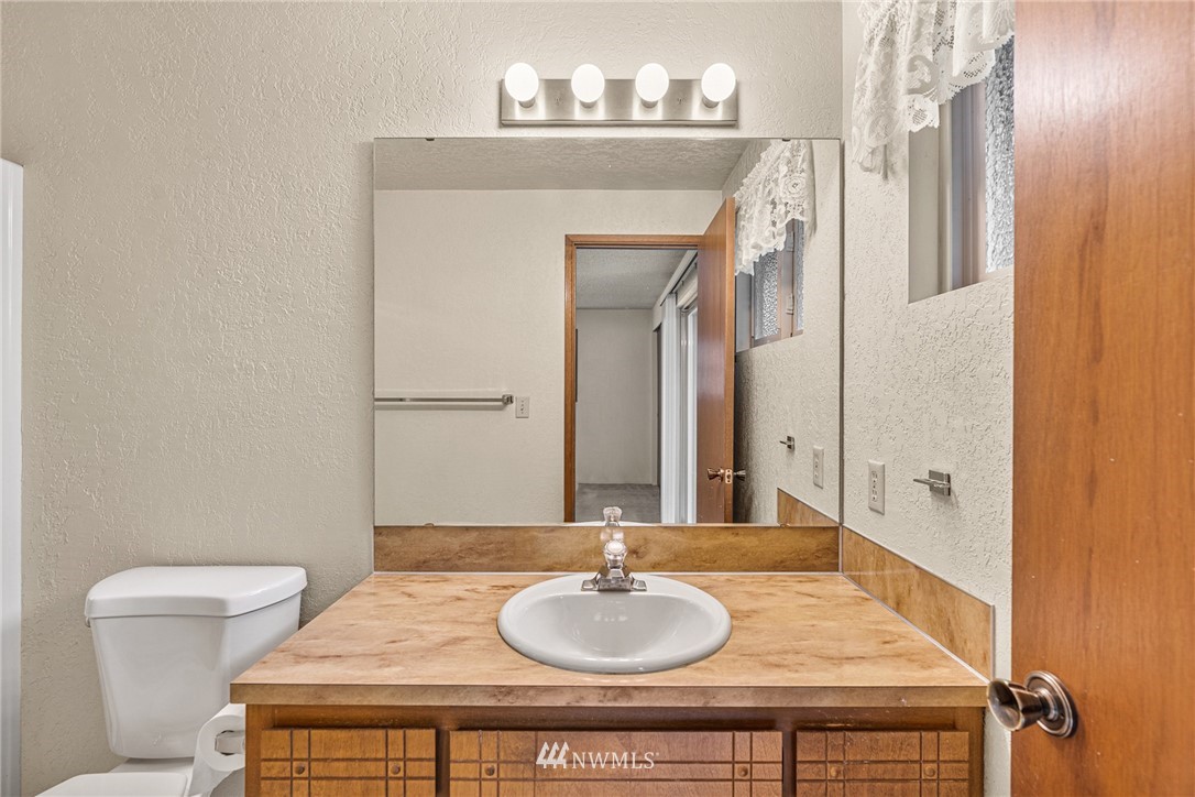 9622 Northeast 204th Place Bothell, WA 98011 - Photo 16 of 25