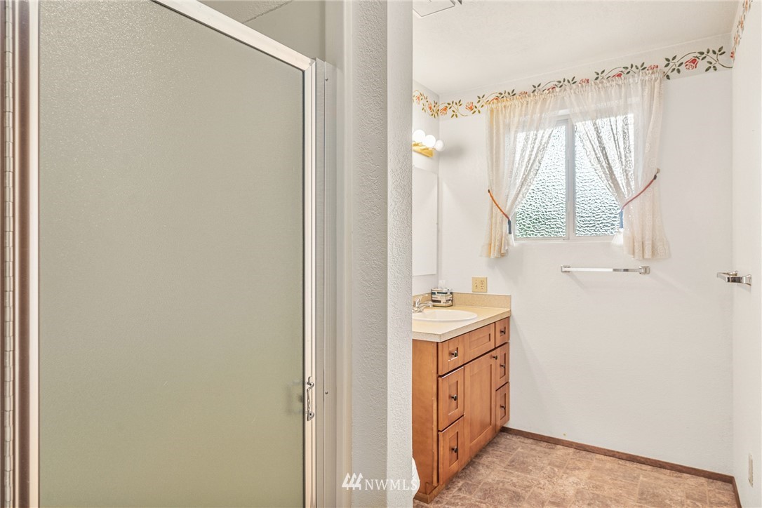 9622 Northeast 204th Place Bothell, WA 98011 - Photo 23 of 25