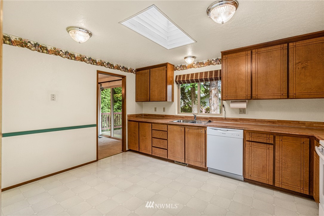 9622 Northeast 204th Place Bothell, WA 98011 - Photo 8 of 25