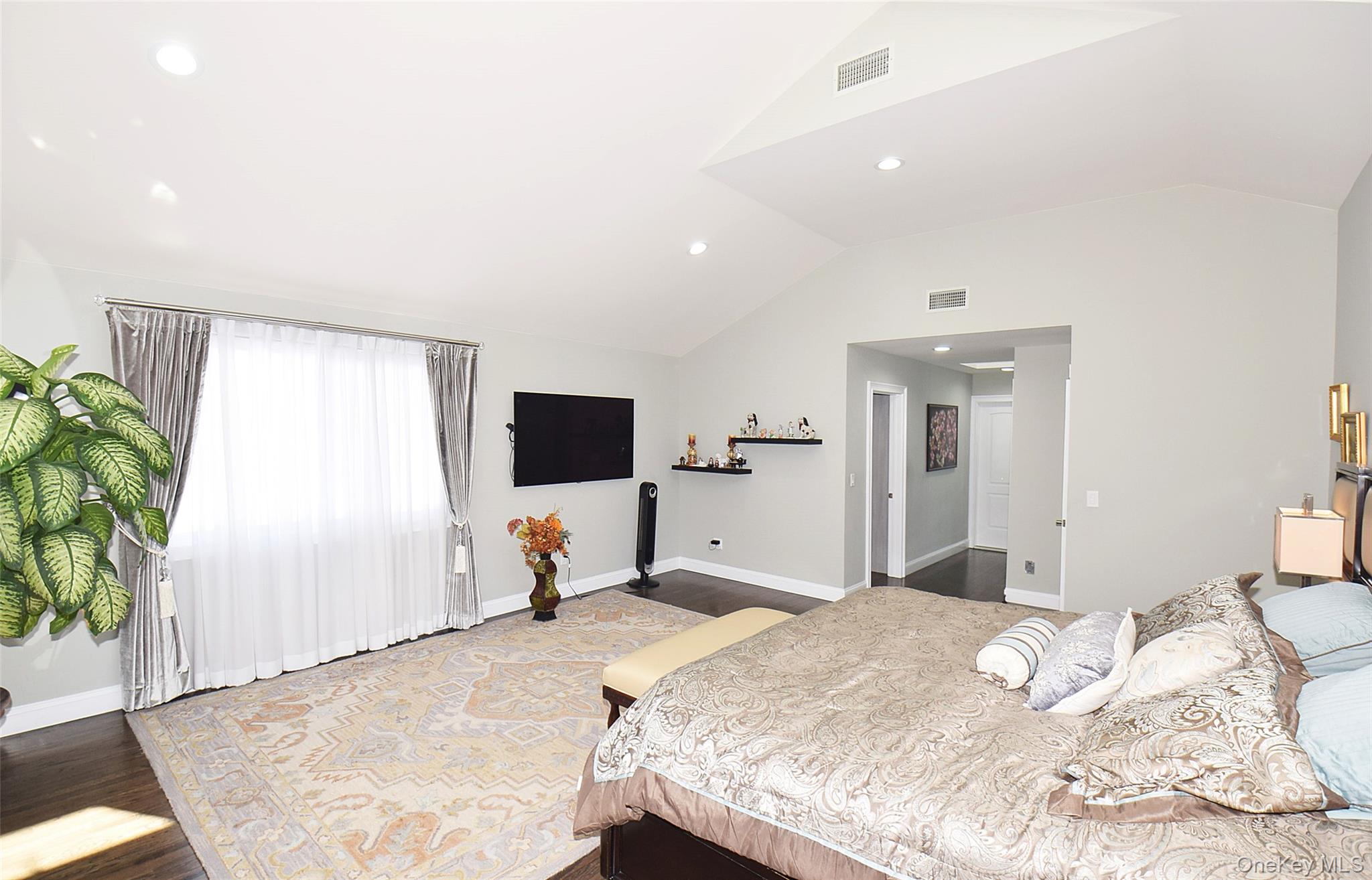 422 Mill River Road Oyster Bay, NY 11771 - Photo 16 of 36 Primary Bedroom