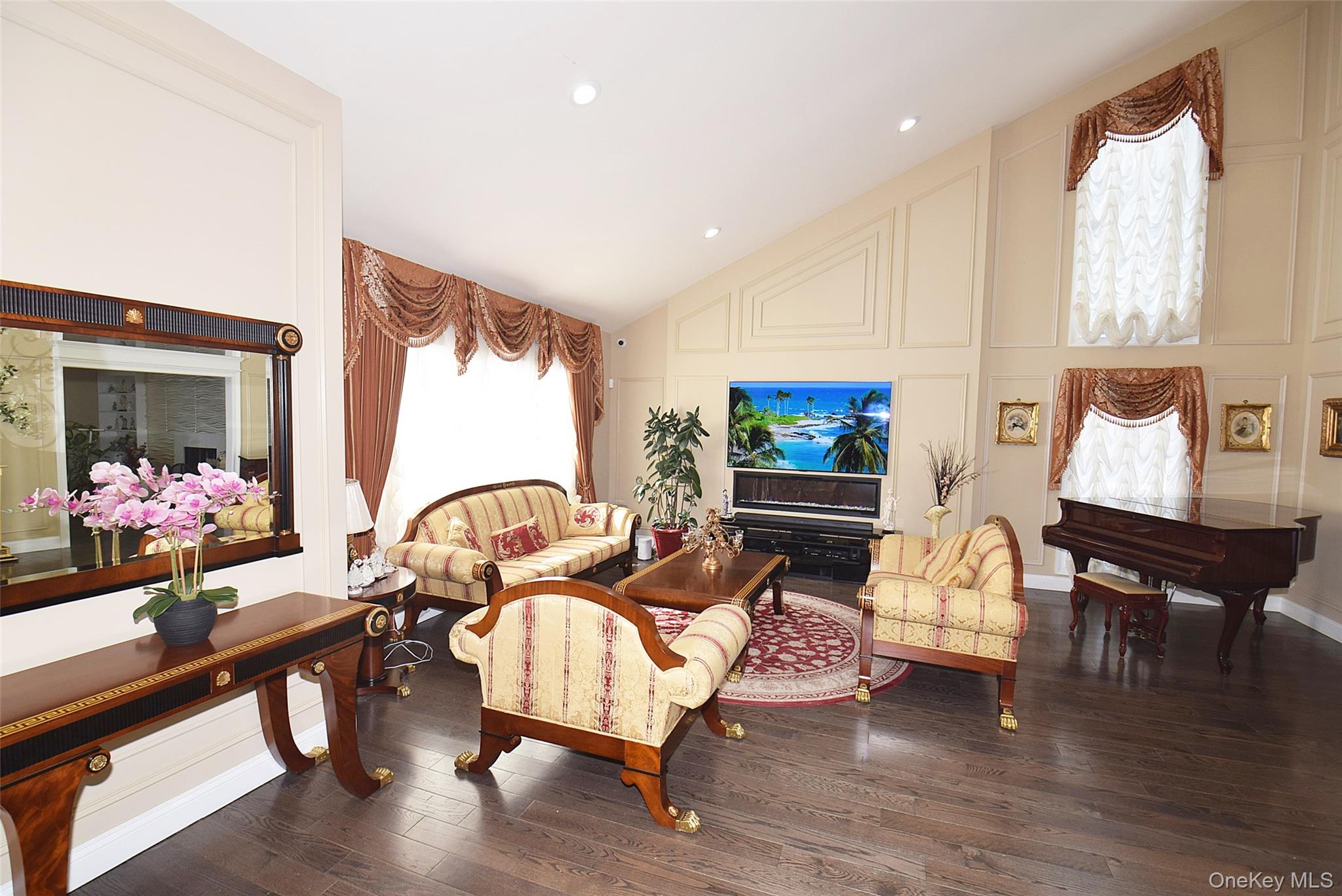 422 Mill River Road Oyster Bay, NY 11771 - Photo 4 of 36 Living Room