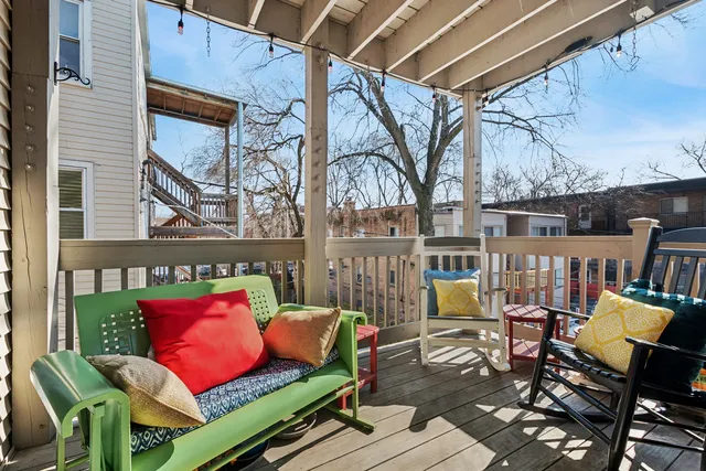 $369,000 | 1949 West Birchwood Avenue, Unit 2, Chicago, IL 60626