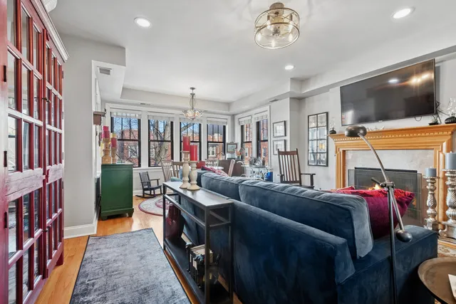 $369,000 | 1949 West Birchwood Avenue, Unit 2, Chicago, IL 60626