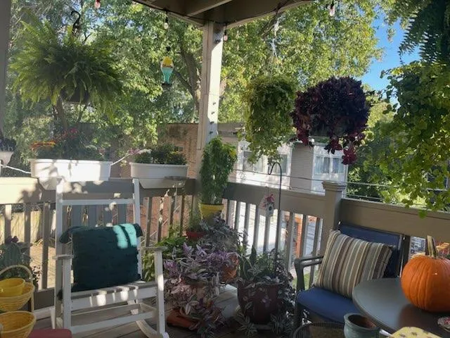 $369,000 | 1949 West Birchwood Avenue, Unit 2, Chicago, IL 60626