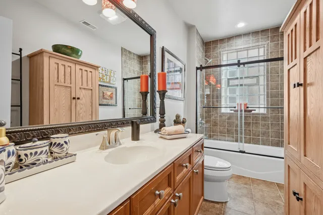 $369,000 | 1949 West Birchwood Avenue, Unit 2, Chicago, IL 60626