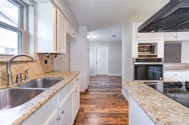 $319,900 | 12114 Dorrance Lane, Meadows Place, TX 77477