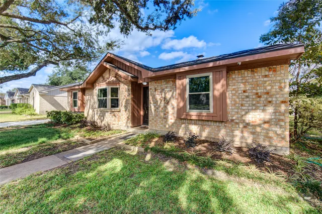 $319,900 | 12114 Dorrance Lane, Meadows Place, TX 77477