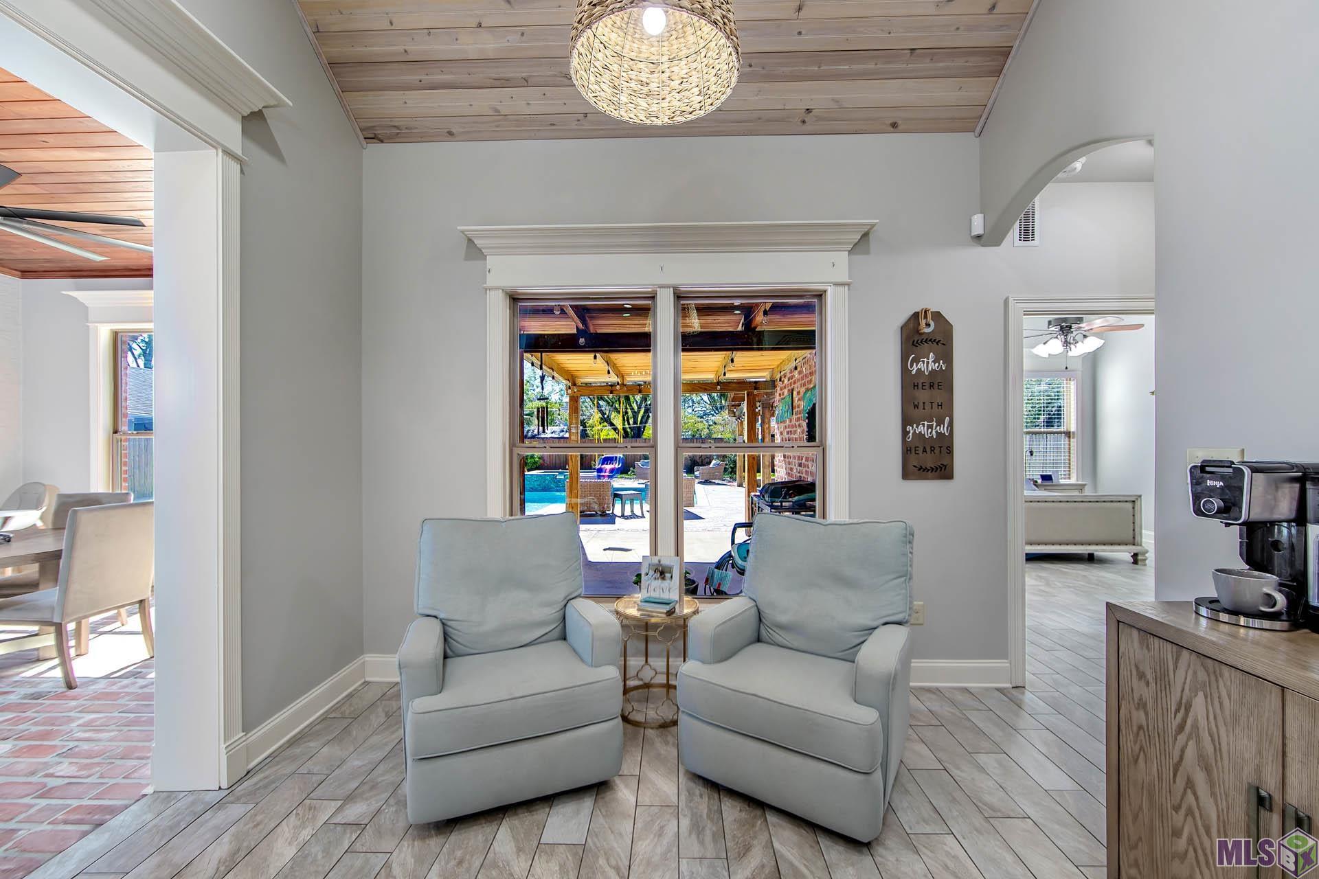 205 Tiger Tail Road Houma, LA 70360 - Photo 11 of 23 Breakfast area/sitting area