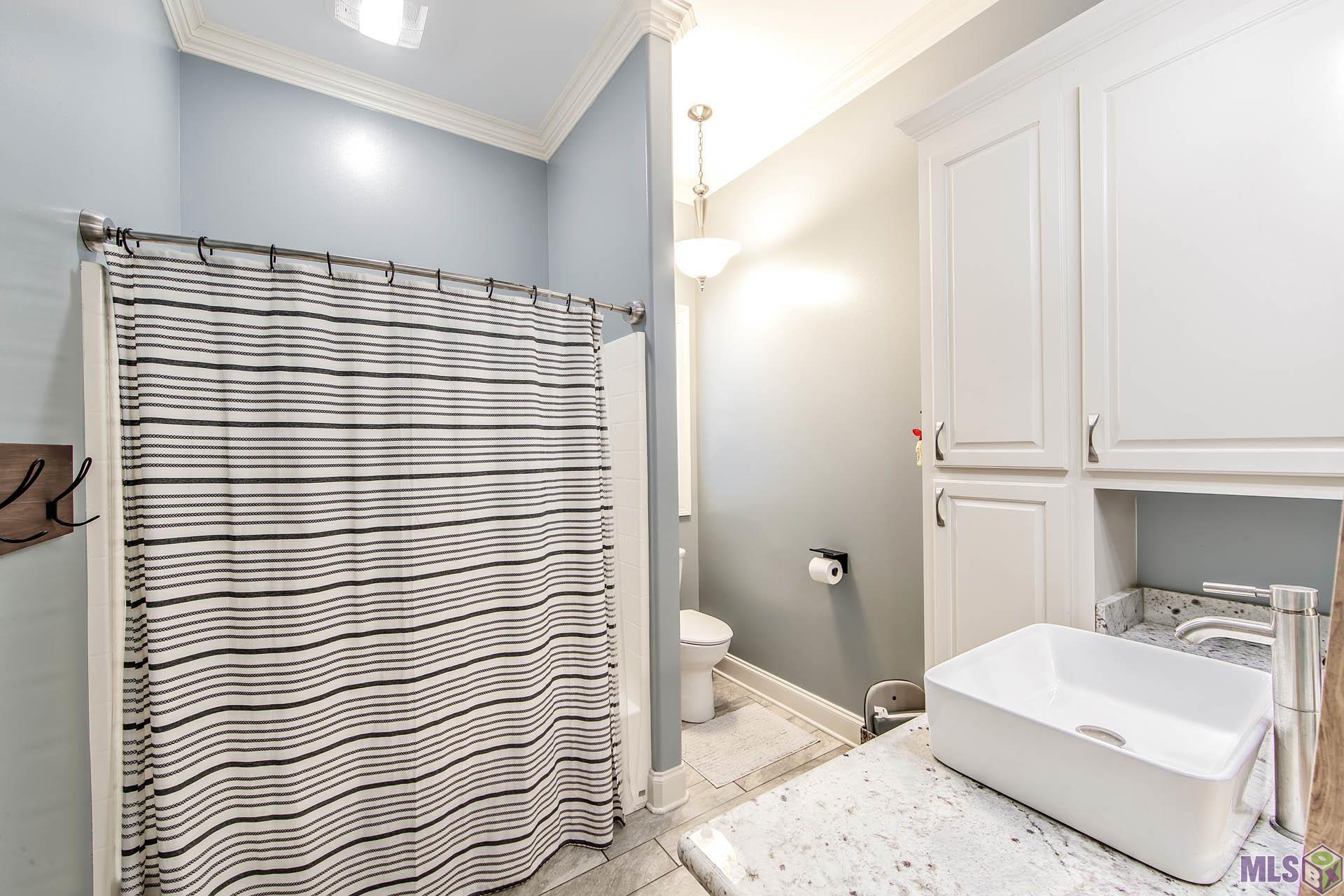 205 Tiger Tail Road Houma, LA 70360 - Photo 19 of 23 Hall Bath