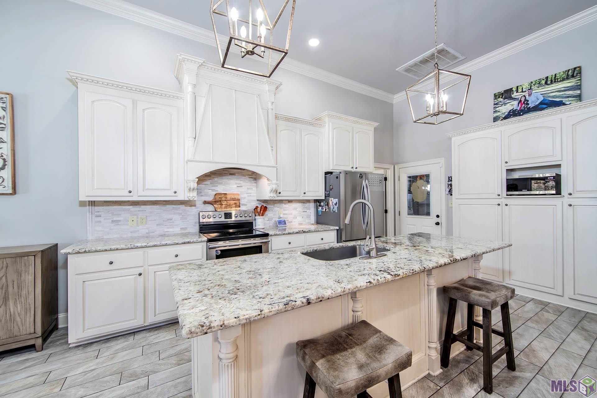 205 Tiger Tail Road Houma, LA 70360 - Photo 10 of 23 Kitchen