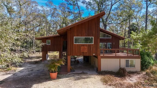 $525,000 | 3490 Southeast 193rd Place, Yankeetown, FL 34498