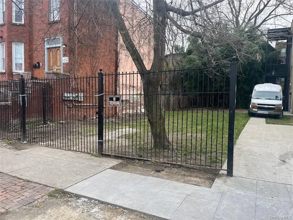 a view of a back yard of the house