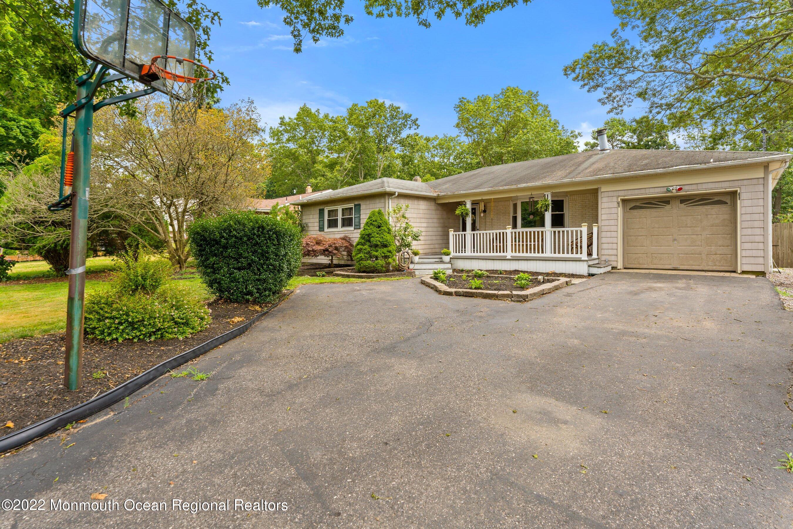 47 Cranmer Road Bayville, NJ 08721 - Photo 2 of 27 02-Ext4 FrontRight