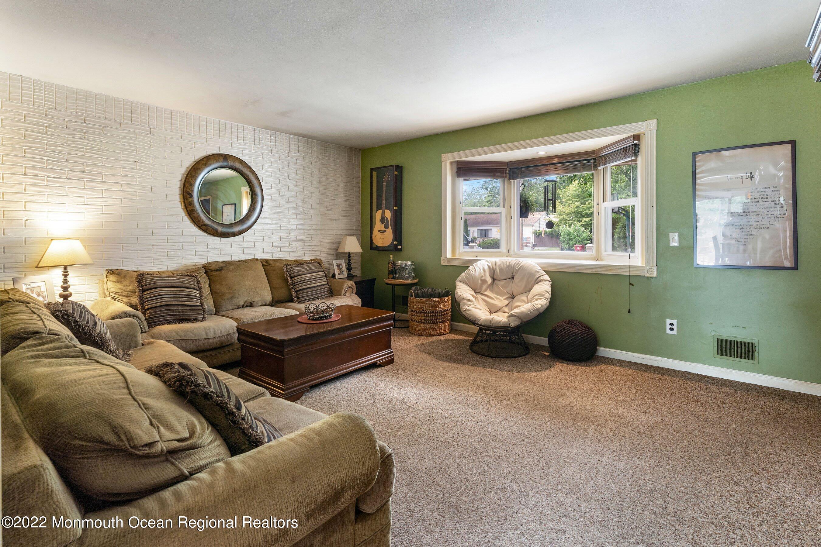 47 Cranmer Road Bayville, NJ 08721 - Photo 6 of 27 06-Int15 Living1