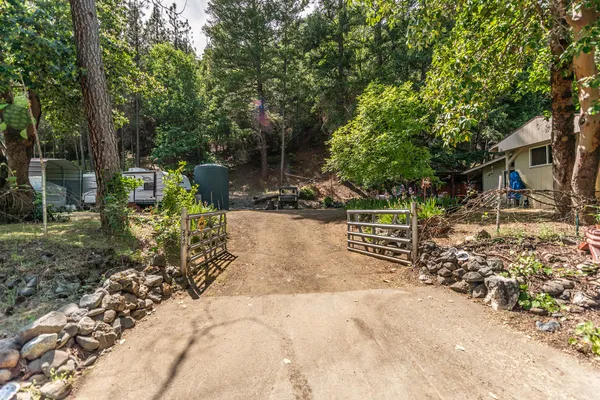 $250,000 | 2940 Dutch Creek Road, Junction City, CA 96048