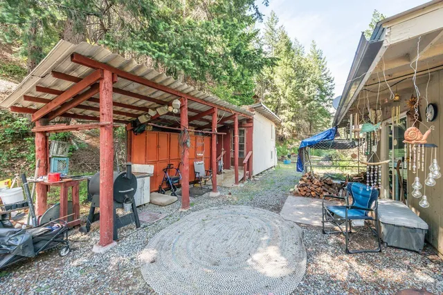 a view of a chair and table in the backyard