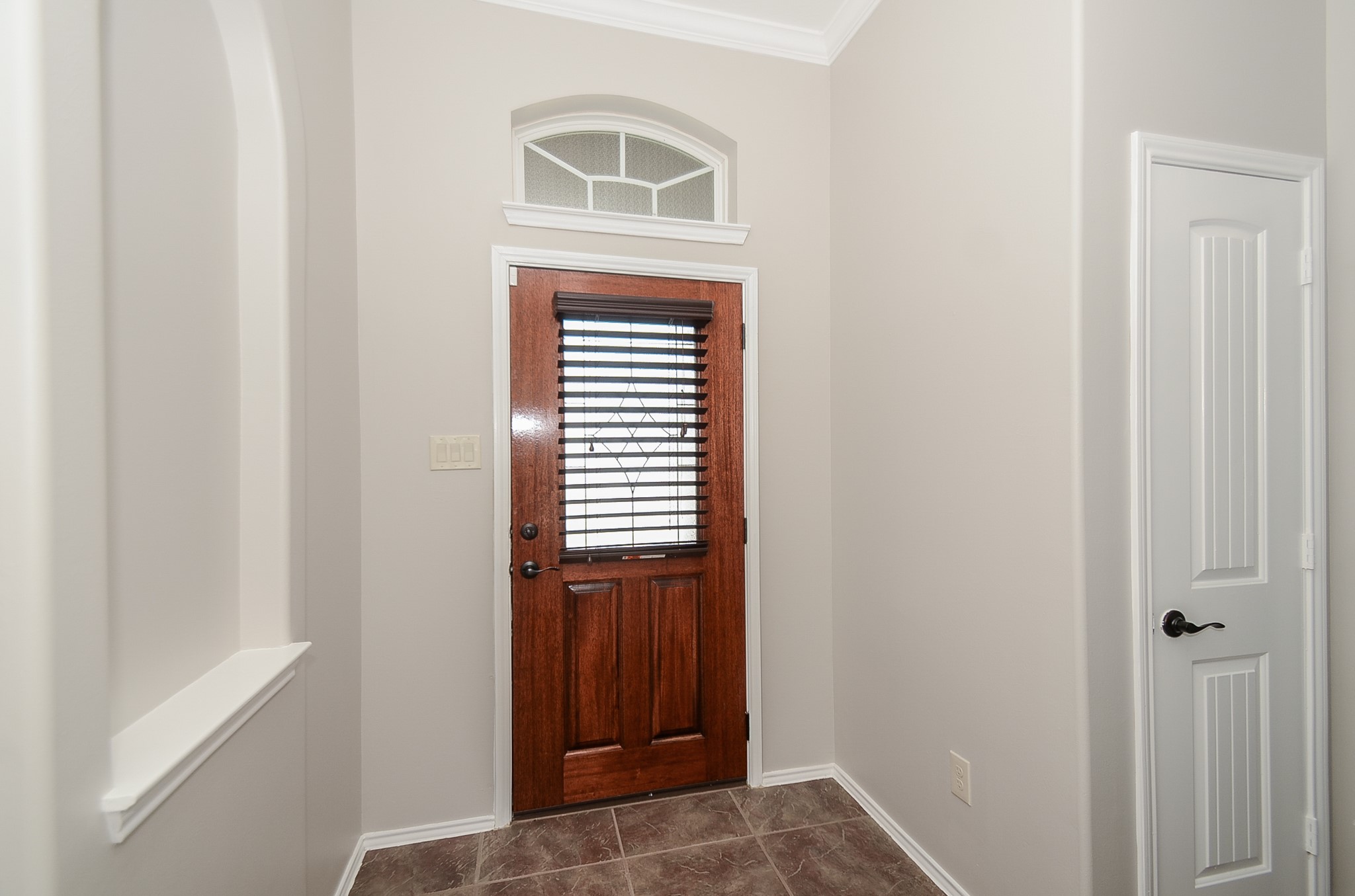 2646 Leopard Court Katy, TX 77449 - Photo 4 of 32 a view of hallway with a front door