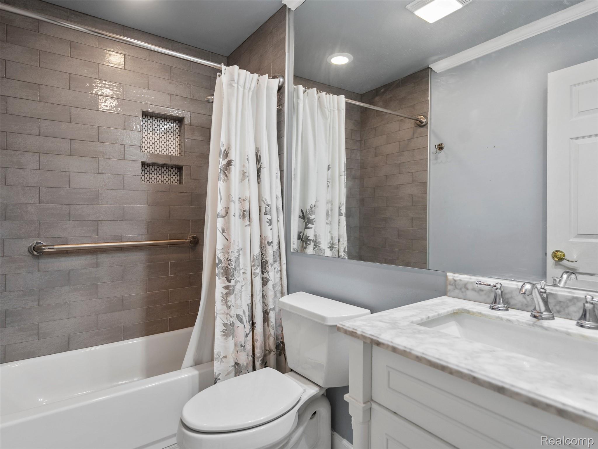 5724 Murfield Drive Rochester, MI 48306 - Photo 74 of 99 Bathroom with vanity and shower / tub combo with curtain
