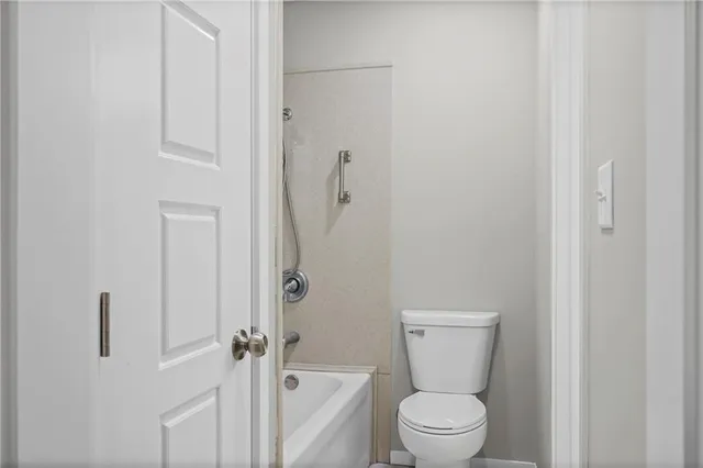 $264,900 | 805 Northwest Castle Drive, Blue Springs, MO 64015