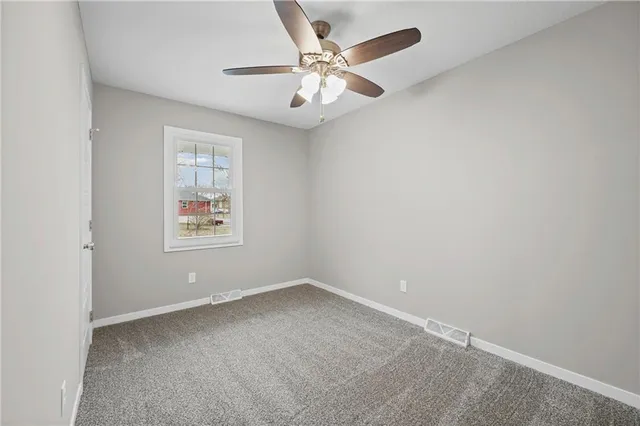 $264,900 | 805 Northwest Castle Drive, Blue Springs, MO 64015