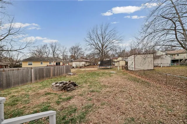 $264,900 | 805 Northwest Castle Drive, Blue Springs, MO 64015