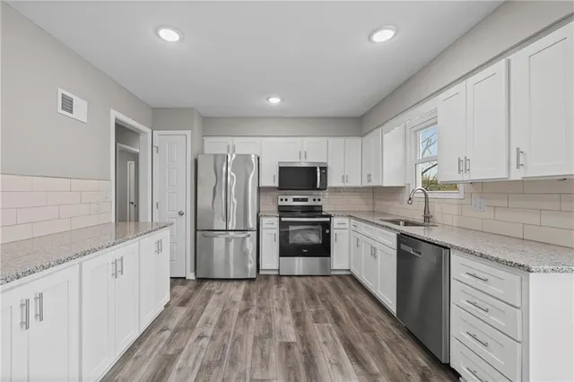 $264,900 | 805 Northwest Castle Drive, Blue Springs, MO 64015