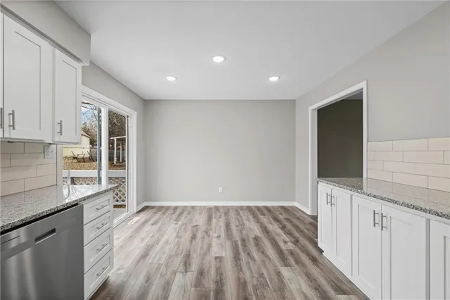 $264,900 | 805 Northwest Castle Drive, Blue Springs, MO 64015