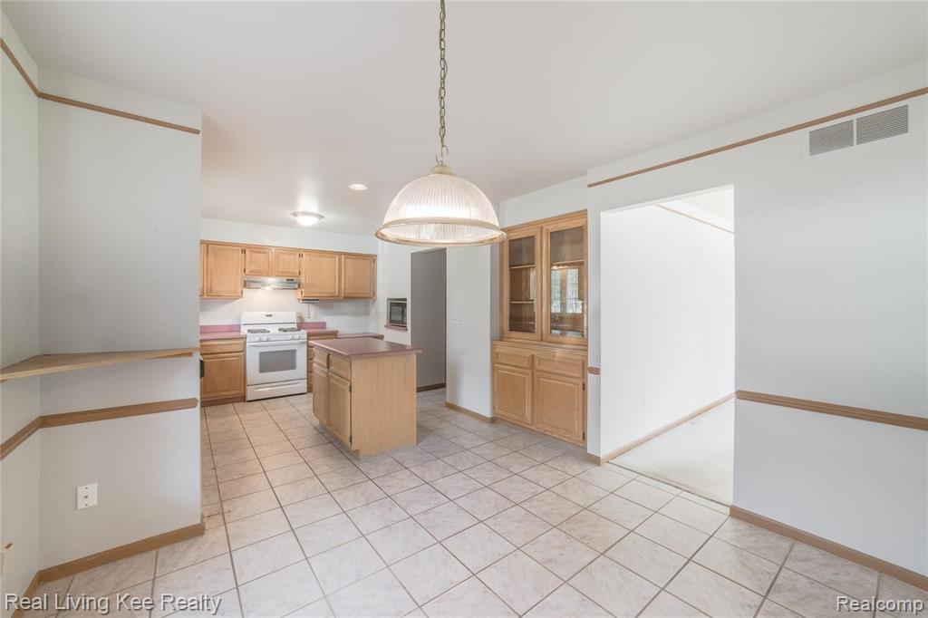 1242 Ruby Avenue Rochester Hills, MI 48309 - Photo 13 of 35
