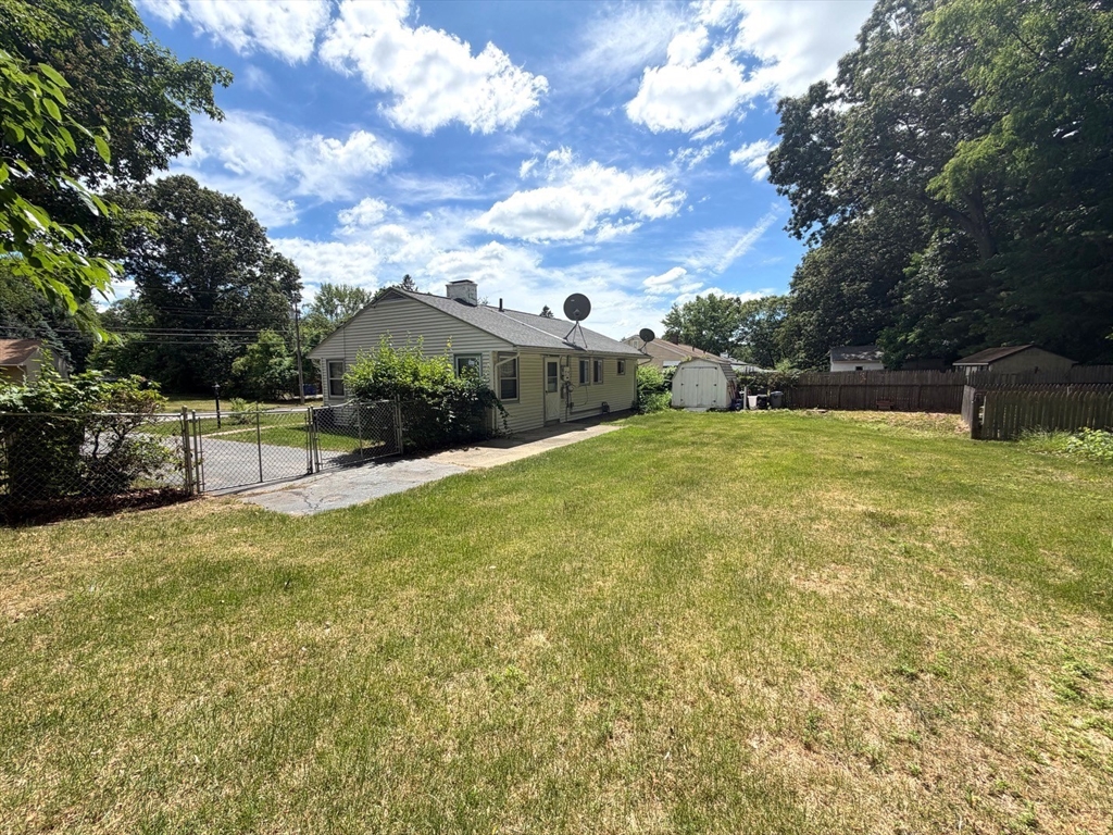 32 Crestmont Street Springfield, MA 01108 - Photo 26 of 34