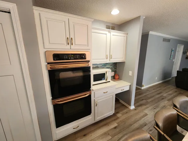 $499,995 | 501 South Riviera Lane, Yorktown, IN 47396