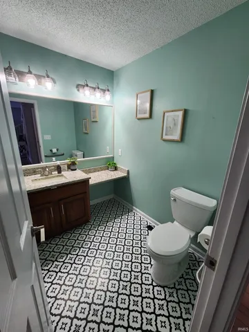 $499,995 | 501 South Riviera Lane, Yorktown, IN 47396