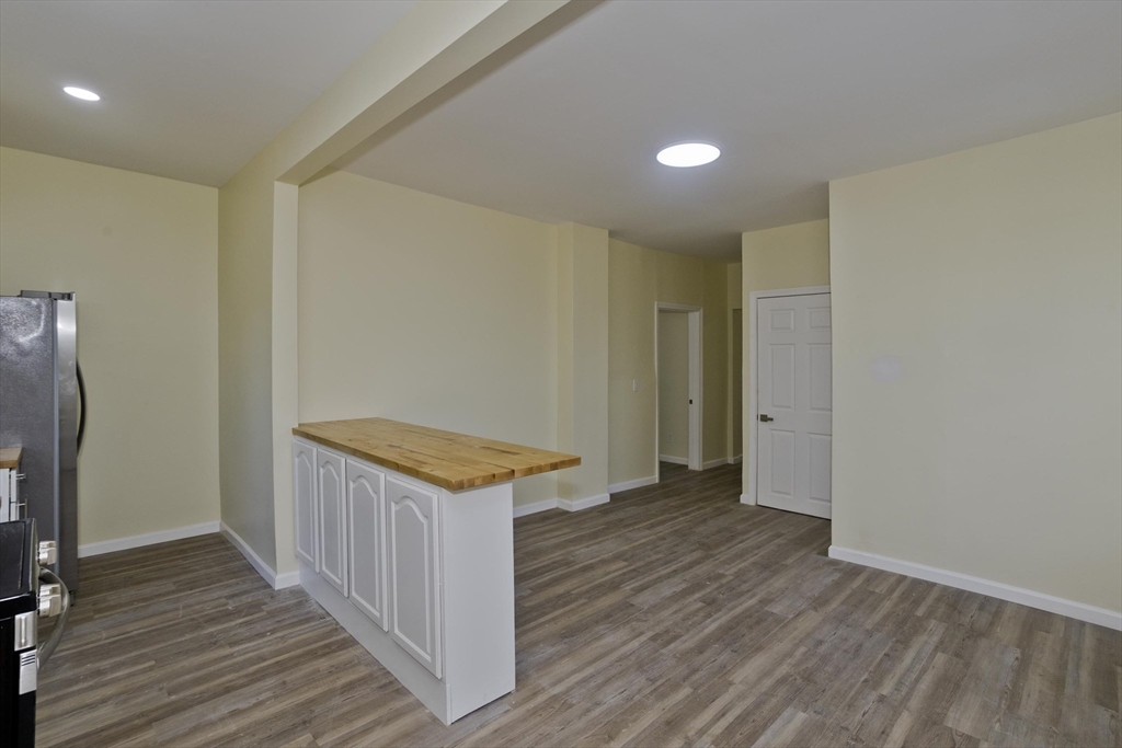 205 St James Avenue Springfield, MA 01109 - Photo 10 of 28
