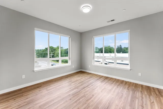 $2,500 | 999 Main Street, Unit 208, Hanson, MA 02341