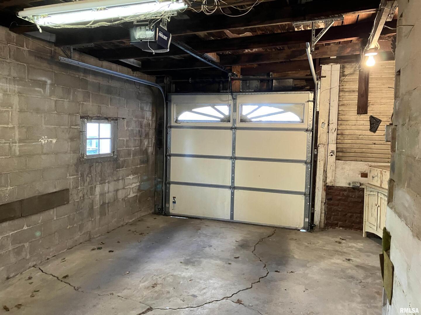 837 Beach Street Kewanee, IL 61443 - Photo 46 of 54 a view of a garage