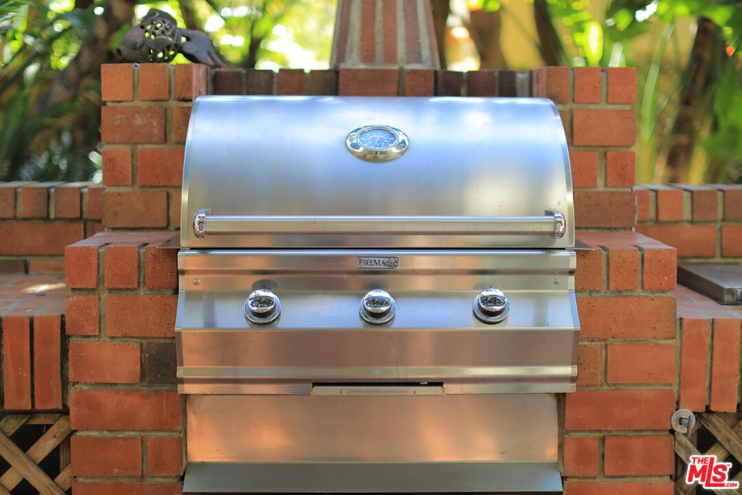 31008 Broad Beach Road Malibu, CA 90265 - Photo 31 of 40 a close up of a sink