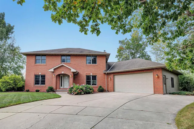 $524,555 | 1940 Renaissance Court, Green Bay, WI 54313