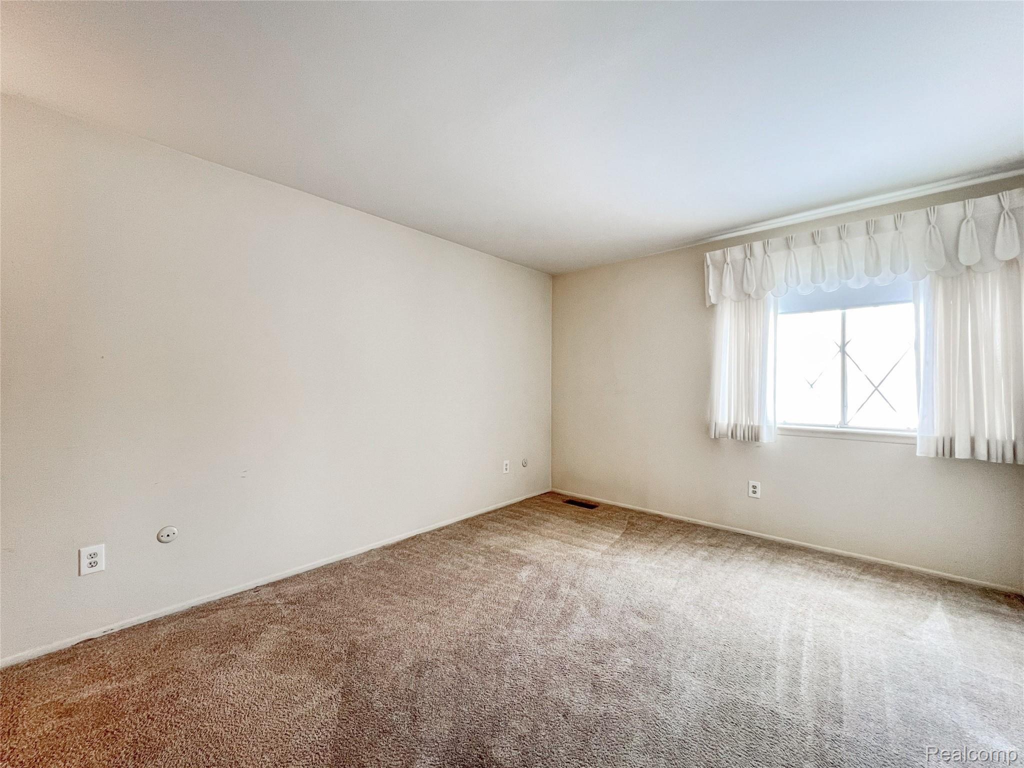 29257 Hayes Road, Unit 80 Warren, MI 48088 - Photo 17 of 25 IMG_0774.jpg