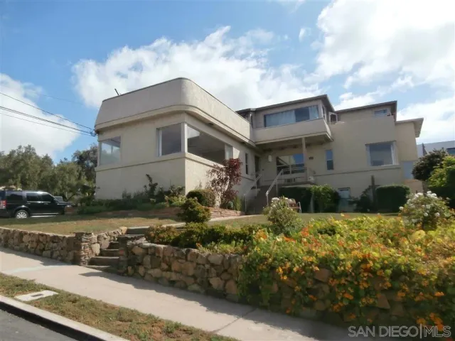 $3,895 | 3365 State Street, San Diego, CA 92103