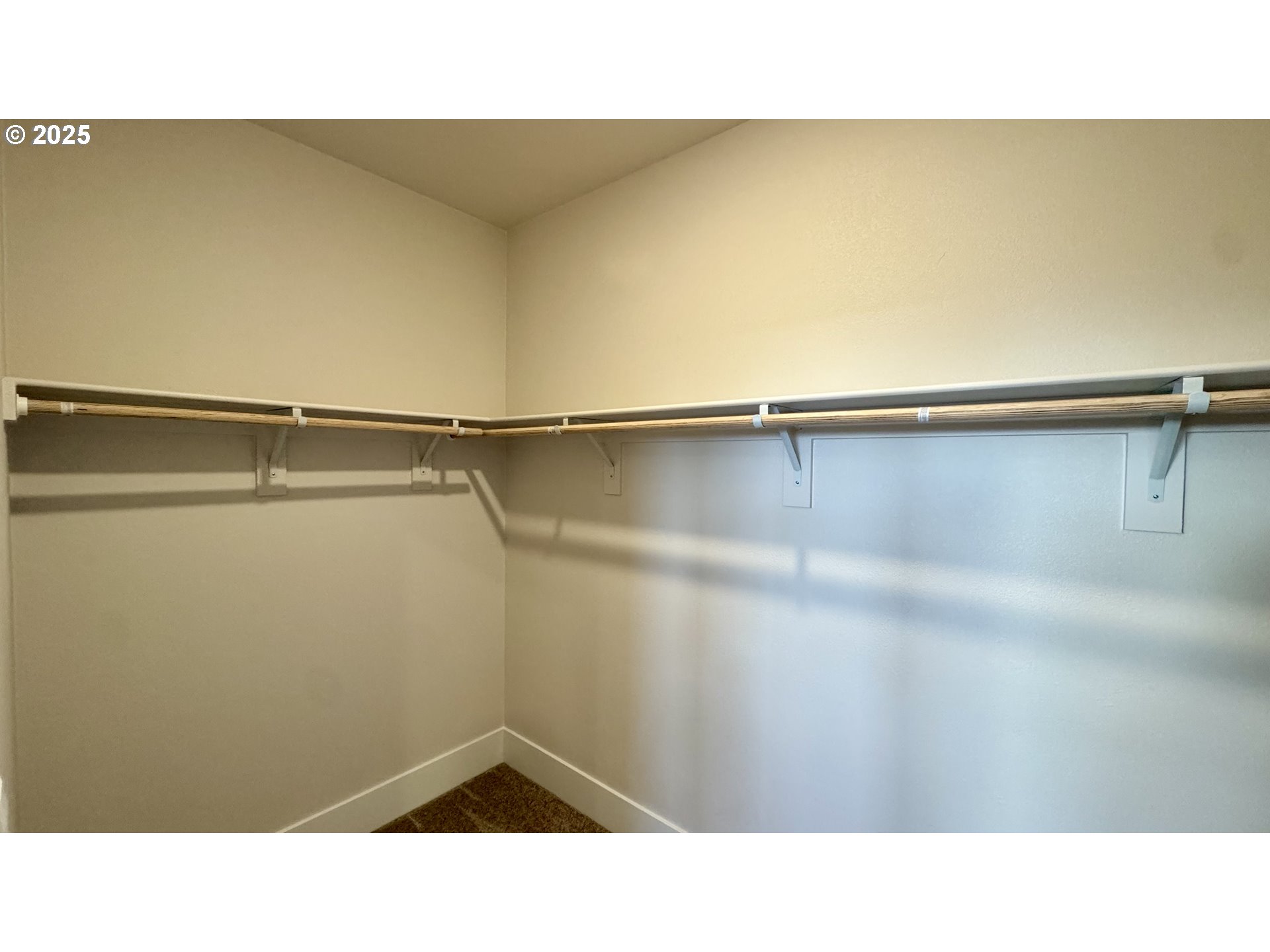 17614 Southwest Watchman Lane Beaverton, OR 97007 - Photo 20 of 36 a open area with a cabinet