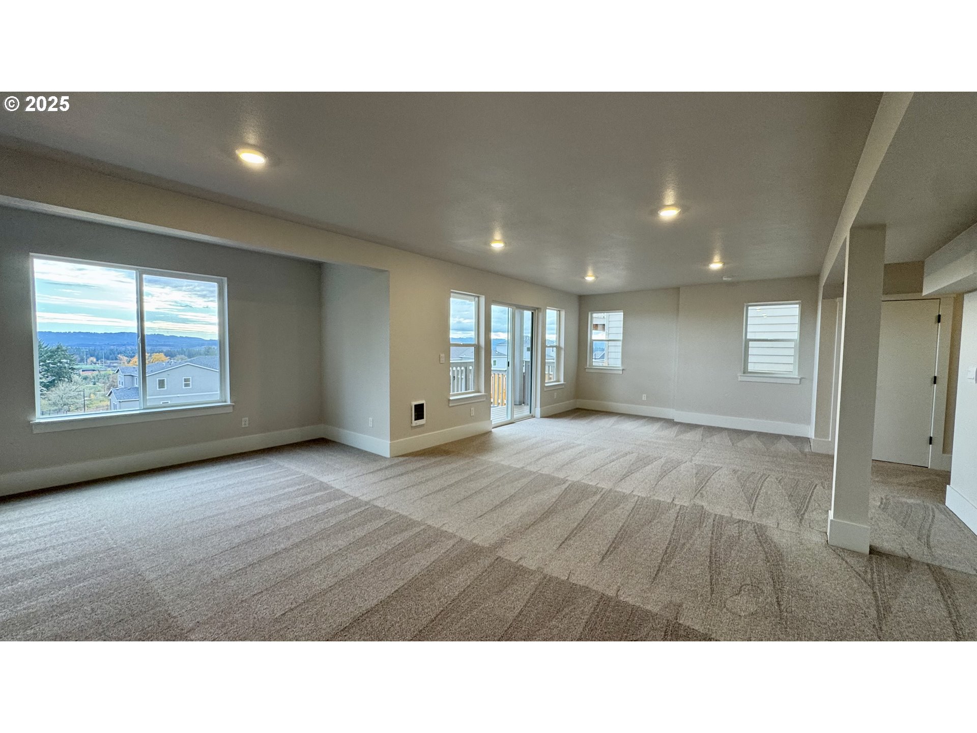 17614 Southwest Watchman Lane Beaverton, OR 97007 - Photo 28 of 36 a upper view of a living room