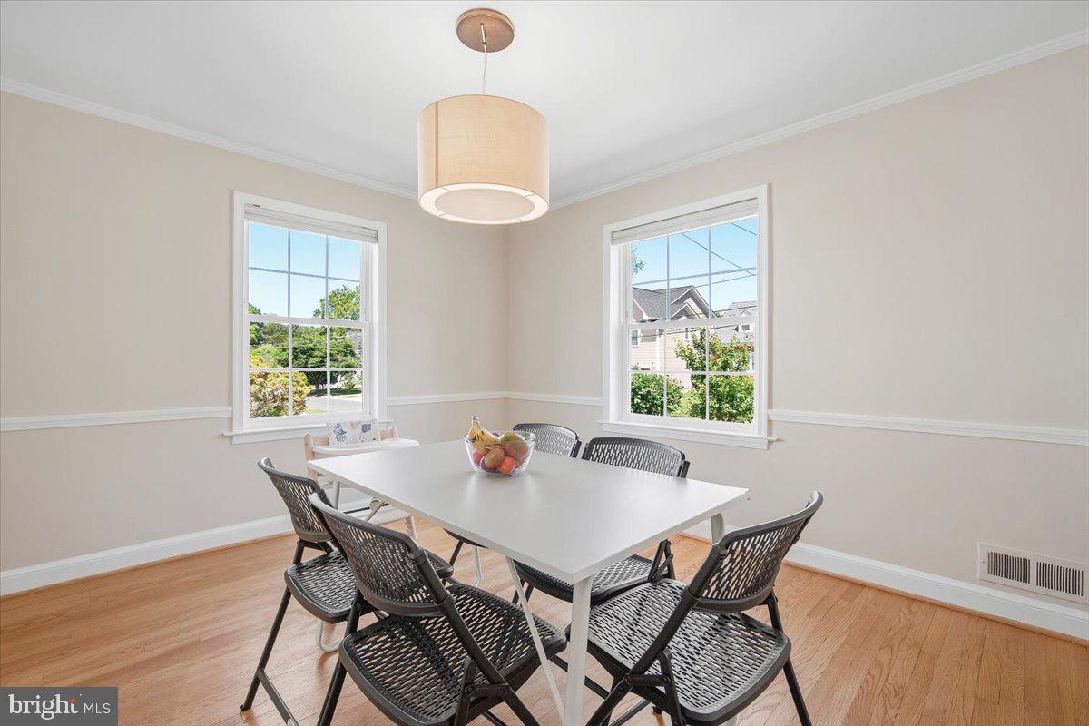 5902 Walton Road Bethesda, MD 20817 - Photo 22 of 63 Loads of windows for sunny meals
