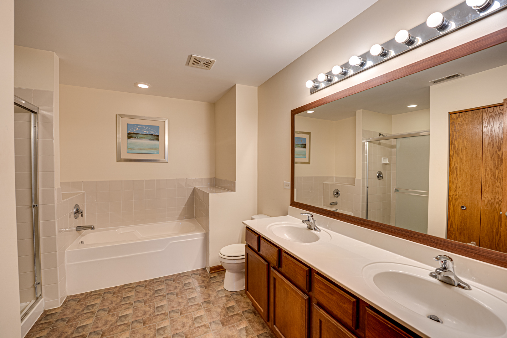 3904 Preston Drive Yorkville, IL 60560 - Photo 21 of 25 a bathroom with a bathtub a double vanity sink and a mirror