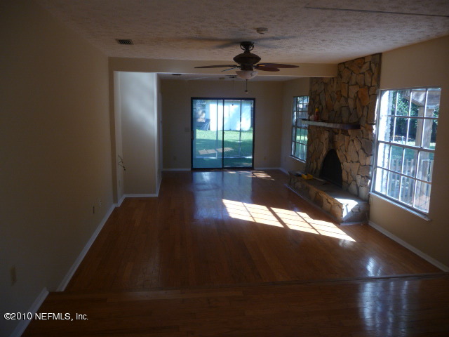 10648 Scott Mill Road Jacksonville, FL 32223 - Photo 7 of 8 family room