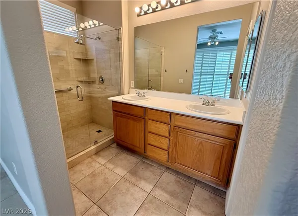 $2,200 | 9855 Shadow Grove Avenue, Las Vegas, NV 89148