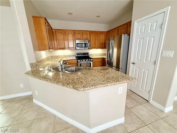 $2,200 | 9855 Shadow Grove Avenue, Las Vegas, NV 89148