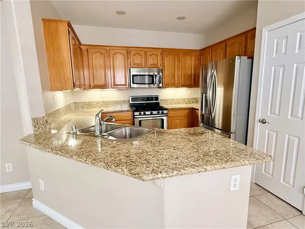 $2,200 | 9855 Shadow Grove Avenue, Las Vegas, NV 89148