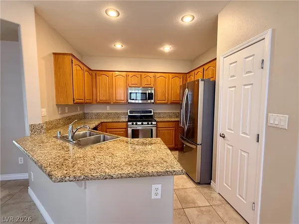 $2,200 | 9855 Shadow Grove Avenue, Las Vegas, NV 89148