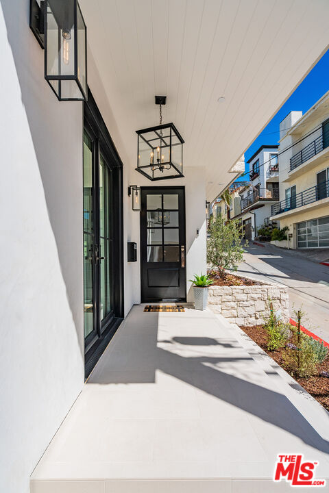 4314 Ocean Drive Manhattan Beach, CA 90266 - Photo 3 of 46 a view of an entryway and livingroom