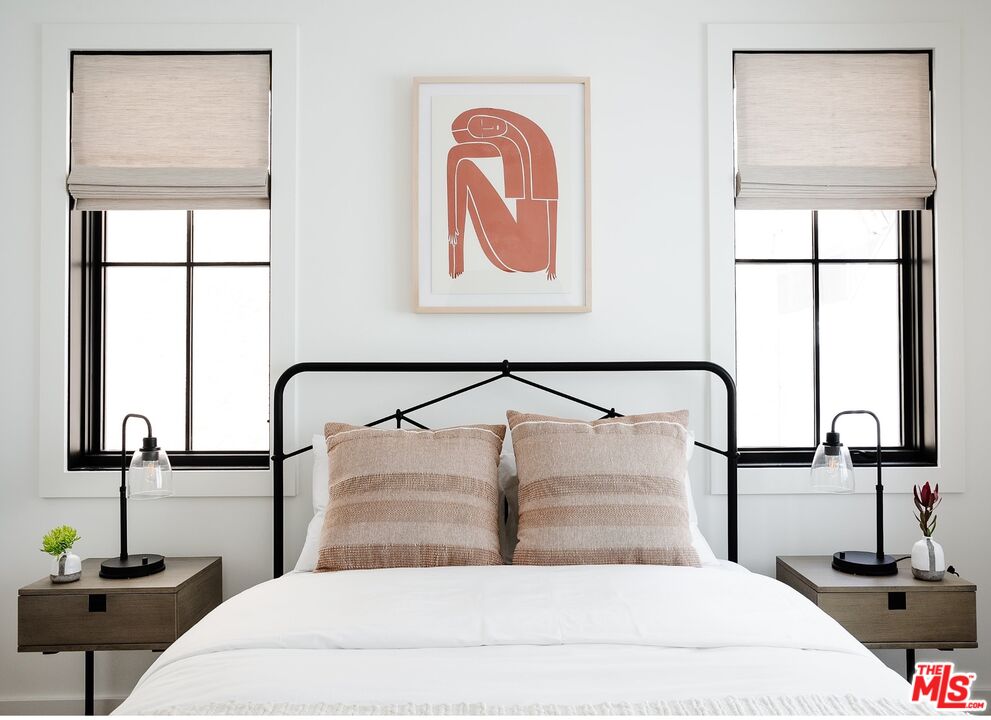 4314 Ocean Drive Manhattan Beach, CA 90266 - Photo 39 of 46 a bedroom with a large bed and a window